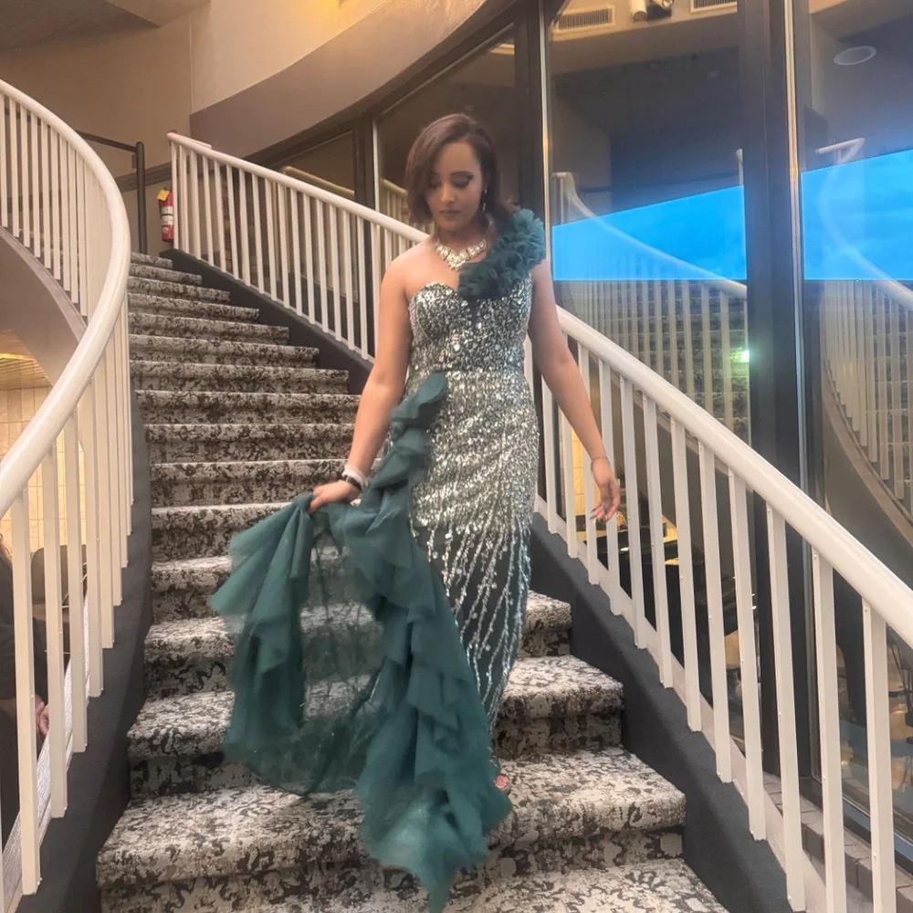 Prom - Picture 2 of 2